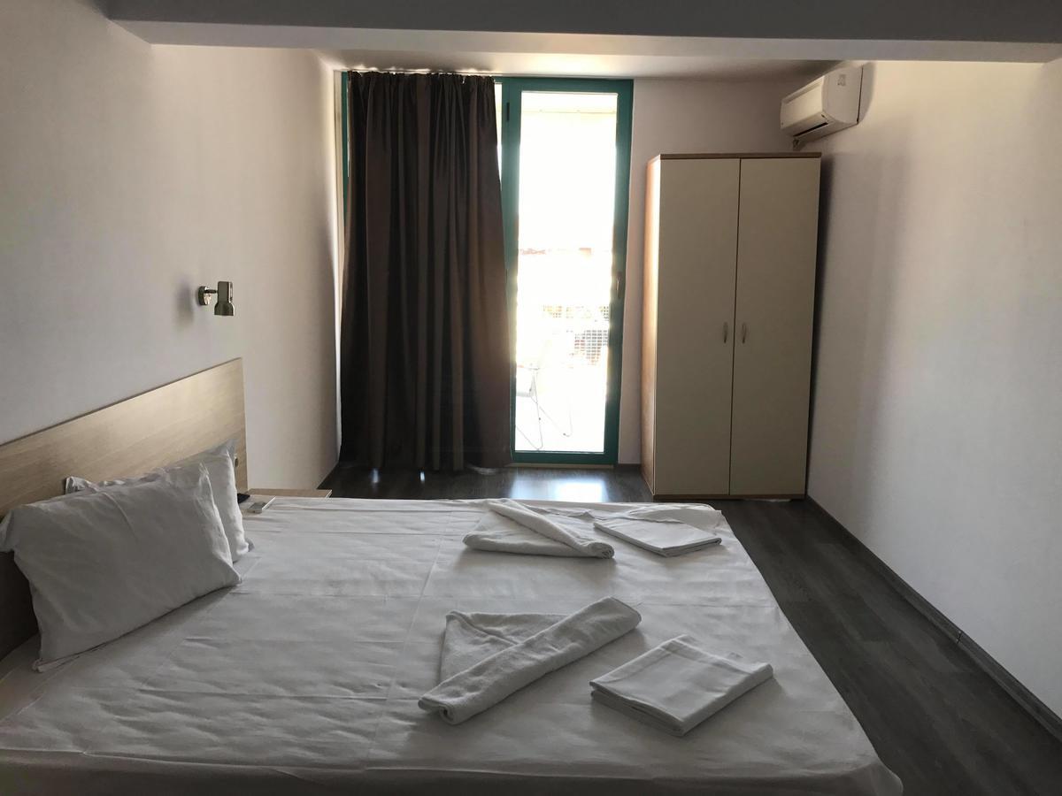 Hotel Largo Slântsjev Brjag Eksteriør bilde